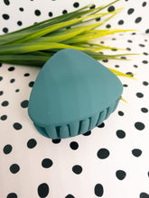 Load image into Gallery viewer, Wave Clips