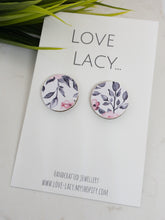 Load image into Gallery viewer, Leather Maxi Studs