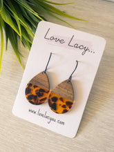 Load image into Gallery viewer, Lizzie
